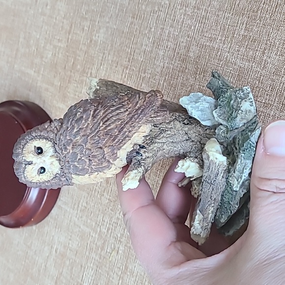 Cherison Spirit of the North Owl Figurine on Wooden Base - Picture 5 of 8